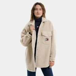 Τοπ 10 🔔 T-shirts | Μπλούζα κοντό μανίκι Tommy 👖 Jeans Oversized Sherpa Γυναικείο Παρκά Stony Beige ⌛