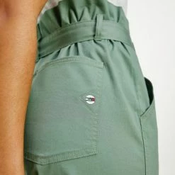 Καλύτερη πώληση 🛒 Cargo Παντελόνια & Σορτς Tommy 👖 Jeans Paperbag Waist Γυναικείο Cargo Παντελόνι (Μήκος 30L) Desert Olive 🔥 -Φτηνός Tommy-jeans Κατάστημα tommy jeans tjw paperbag cargo pant 2