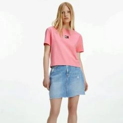 Προϋπολογισμός 🔔 T-shirts | Μπλούζα κοντό μανίκι Tommy 👖 Jeans Center Badge Γυναικείο T-shirt Botanical Pink ⭐