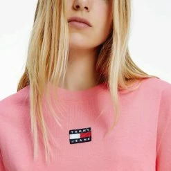 Προϋπολογισμός 🔔 T-shirts | Μπλούζα κοντό μανίκι Tommy 👖 Jeans Center Badge Γυναικείο T-shirt Botanical Pink ⭐ -Φτηνός Tommy-jeans Κατάστημα tommy jeans tjw tommy center badge tee 26